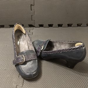 Navy blue heeled loafers